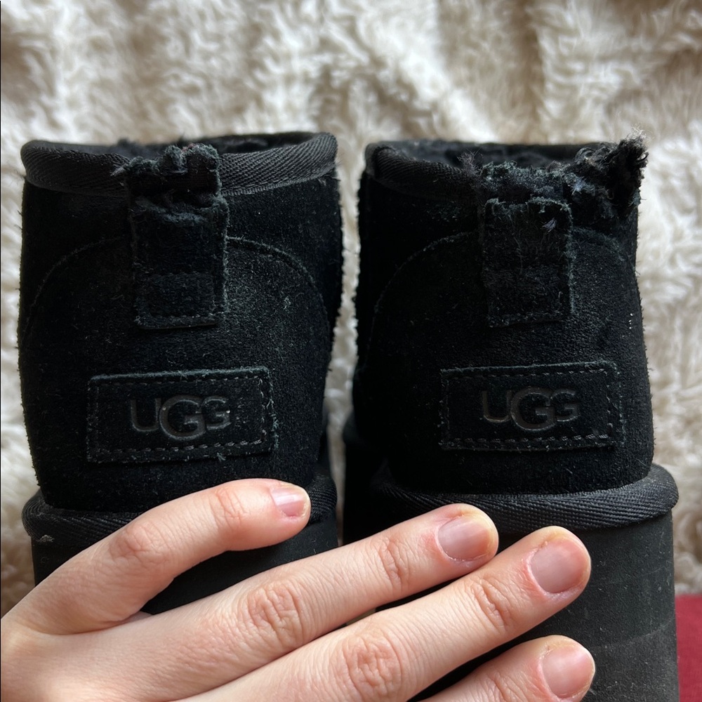 UGG Mini Platform Boots w/ minor flaw - Picture 4 of 5
